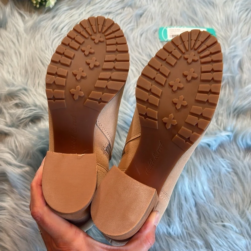 NWT Stitch Fix Violet & Red Loaded Knit Cuff Bootie Tan